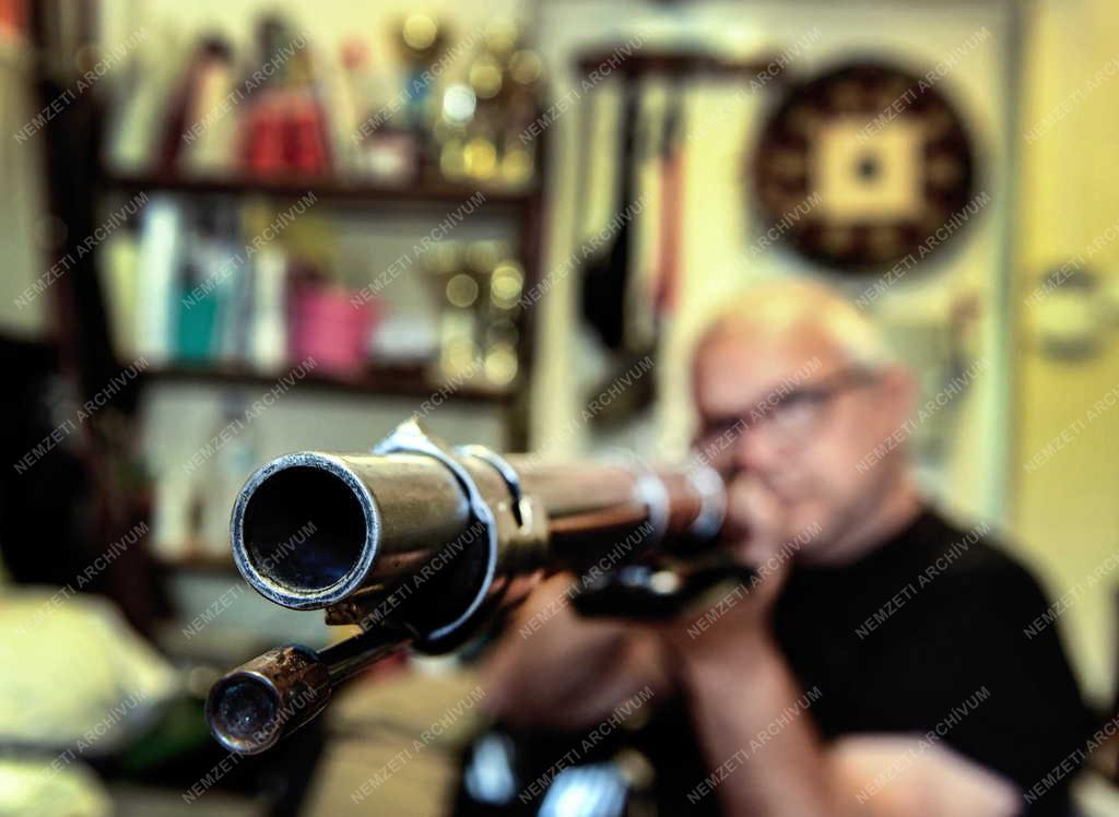 Kultúra - Hagyományőrzés - Venter Tibor fegyverműves