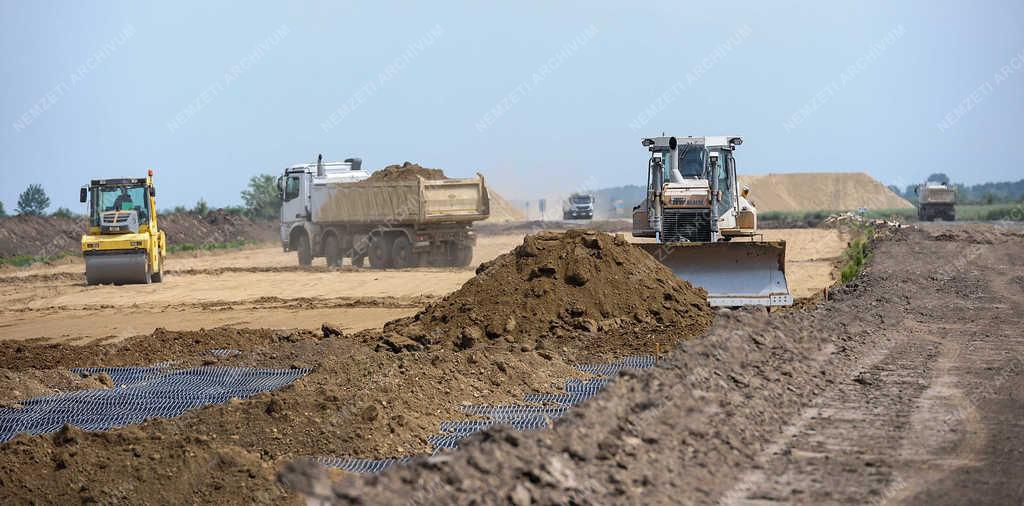 Közlekedés - Nagykereki - M4-es autópálya kivitelezés