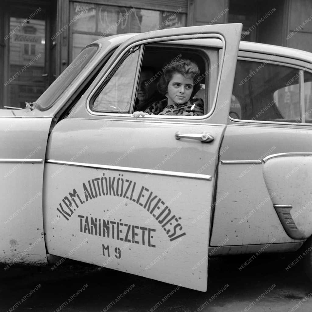 Közlekedés - Oktatás - Gépkocsivezető képzés