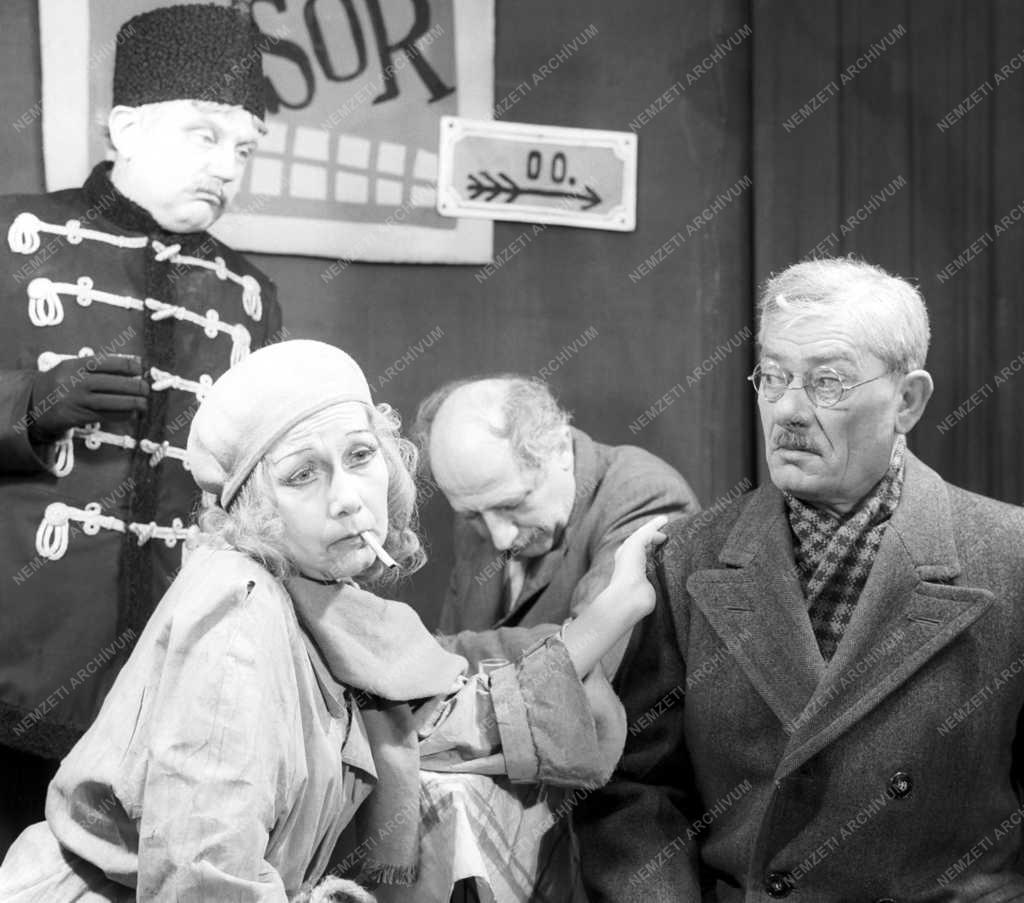 Kultúra - Színház - Gádor Béla: Lyuk az életrajzon