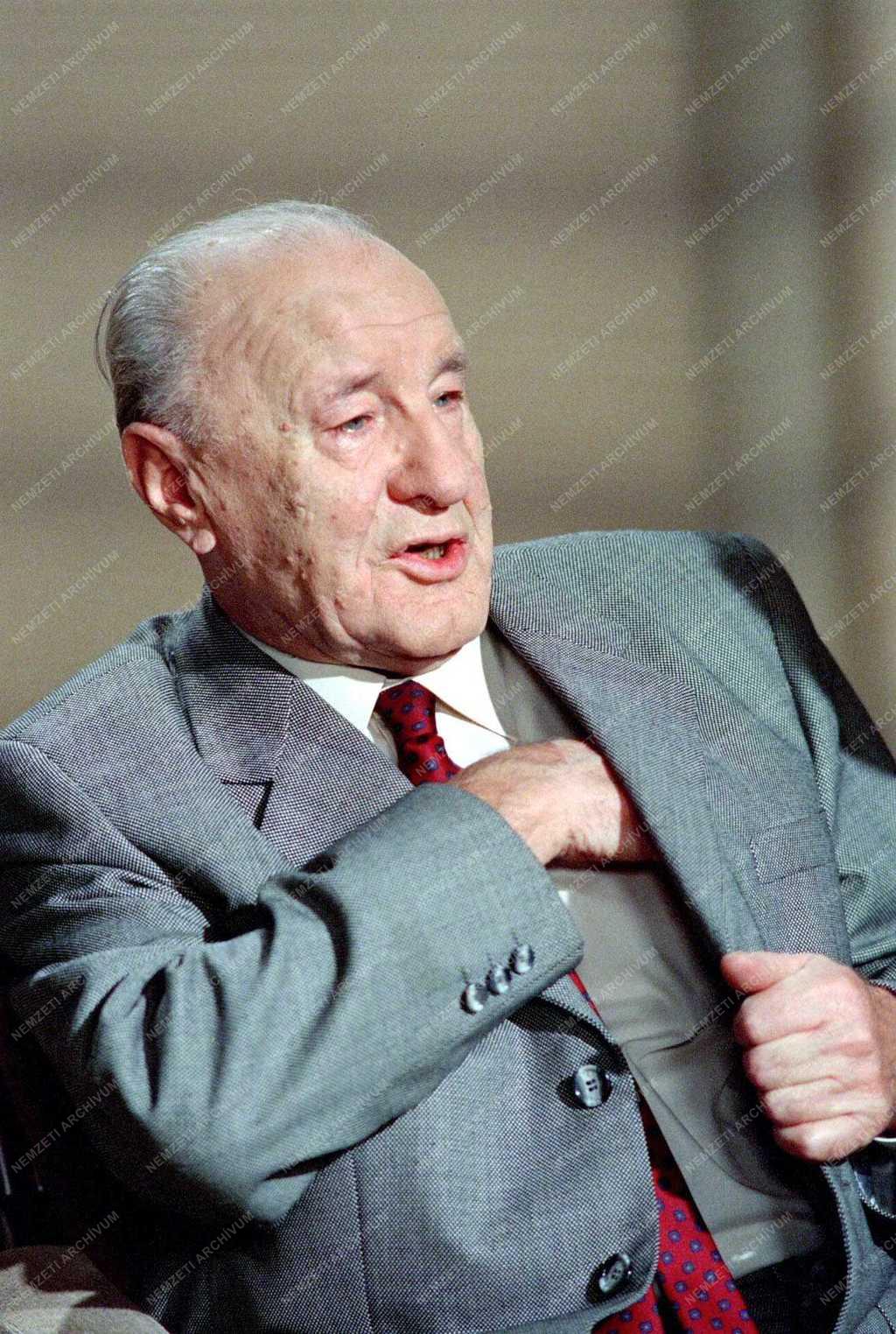 Kádár János a Televízió székházában