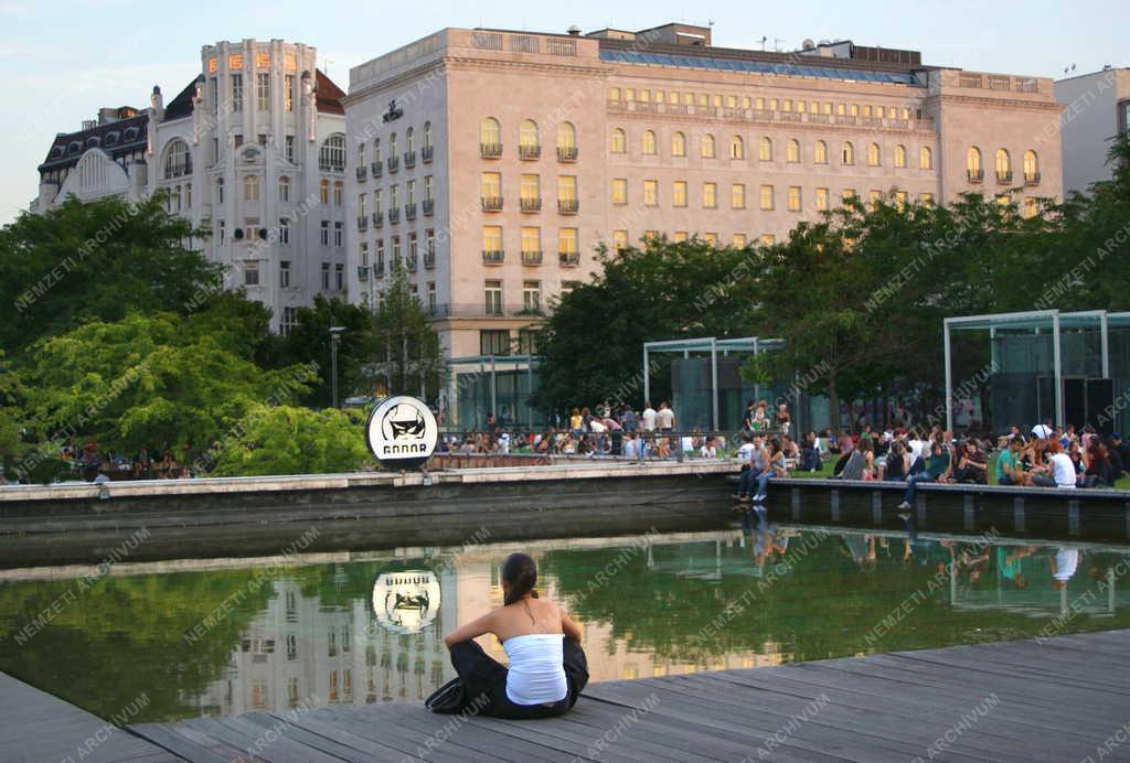 Budapest -  Erzsébet téri Gödör