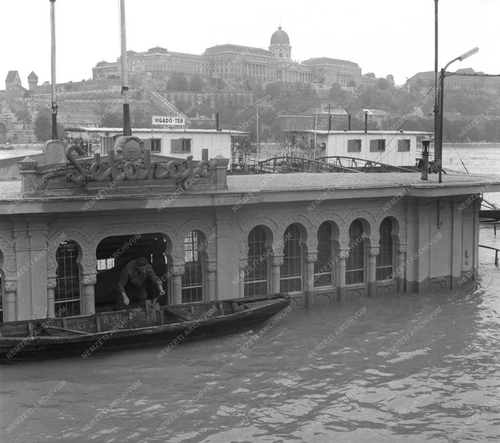 Katasztrófavédelem - Árvíz Budapestnél