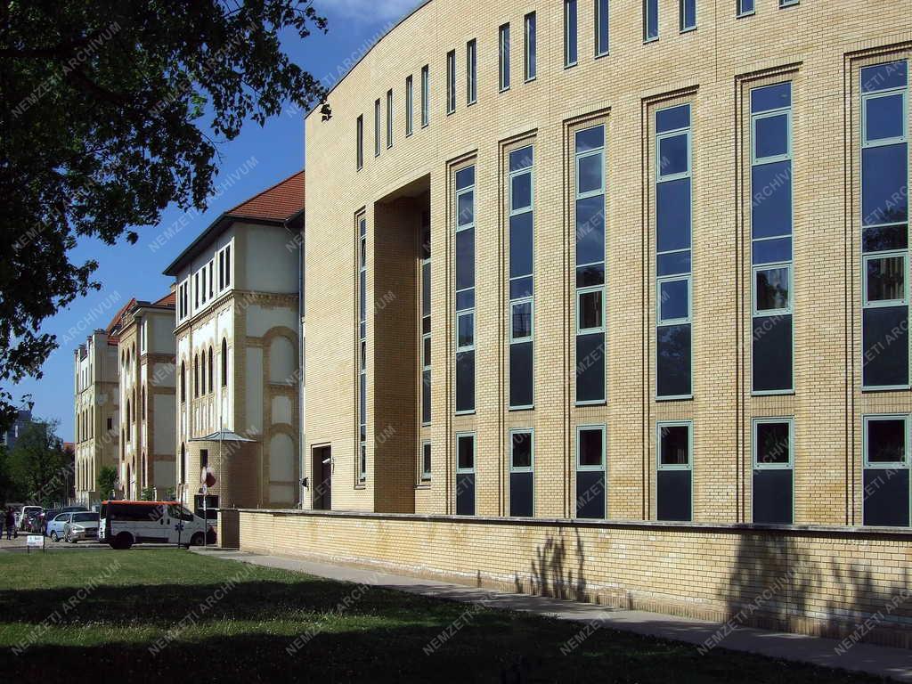 Egészségügy - Budapest - Az Uzsoki Utcai Kórház épületei