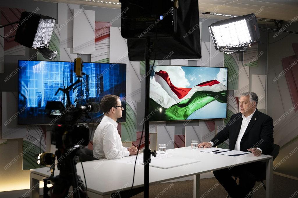 Miniszterelnöki interjú a Kossuth Rádióban
