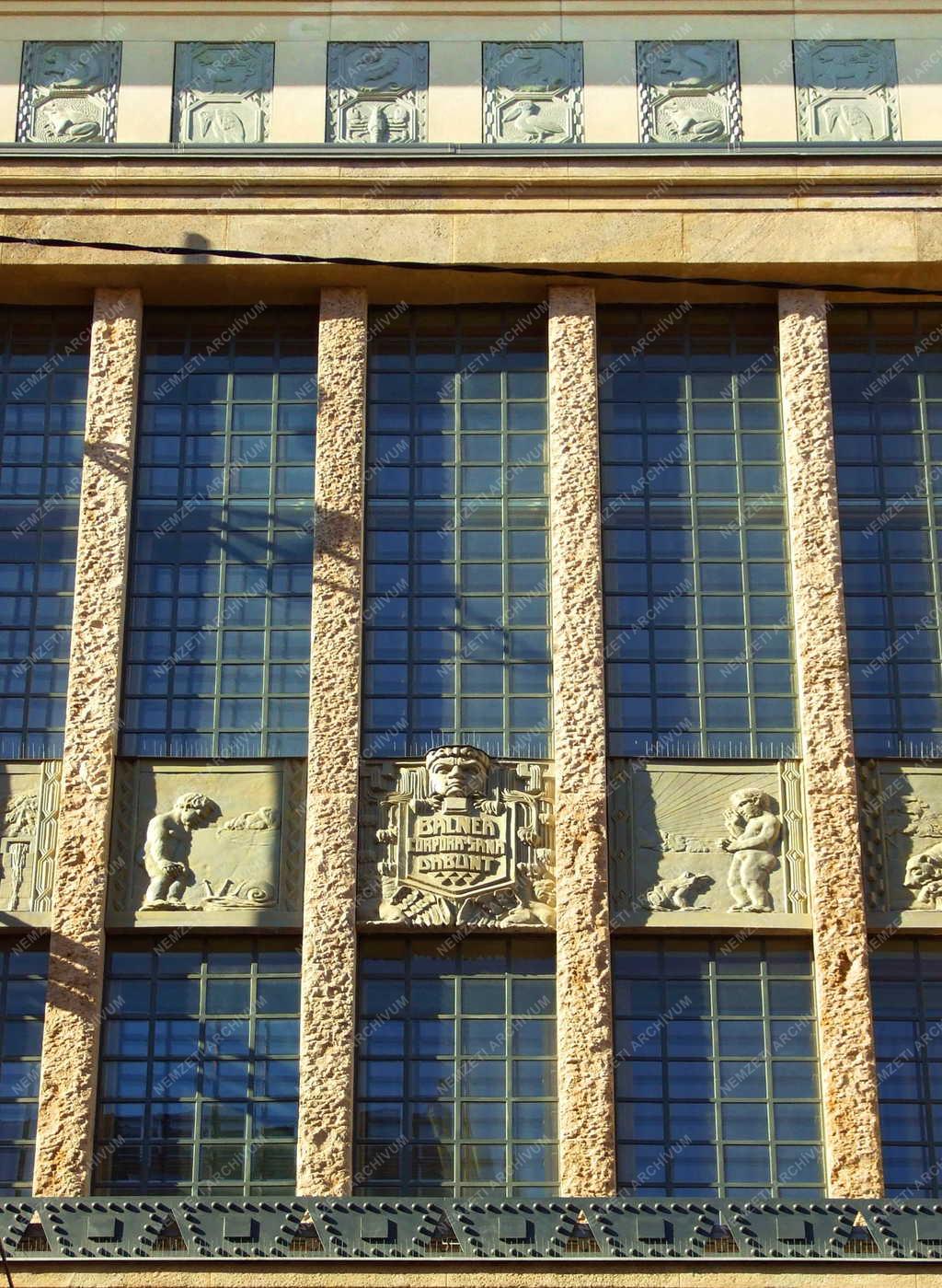 Budapest - Műemlék épület -  Hungária fürdő