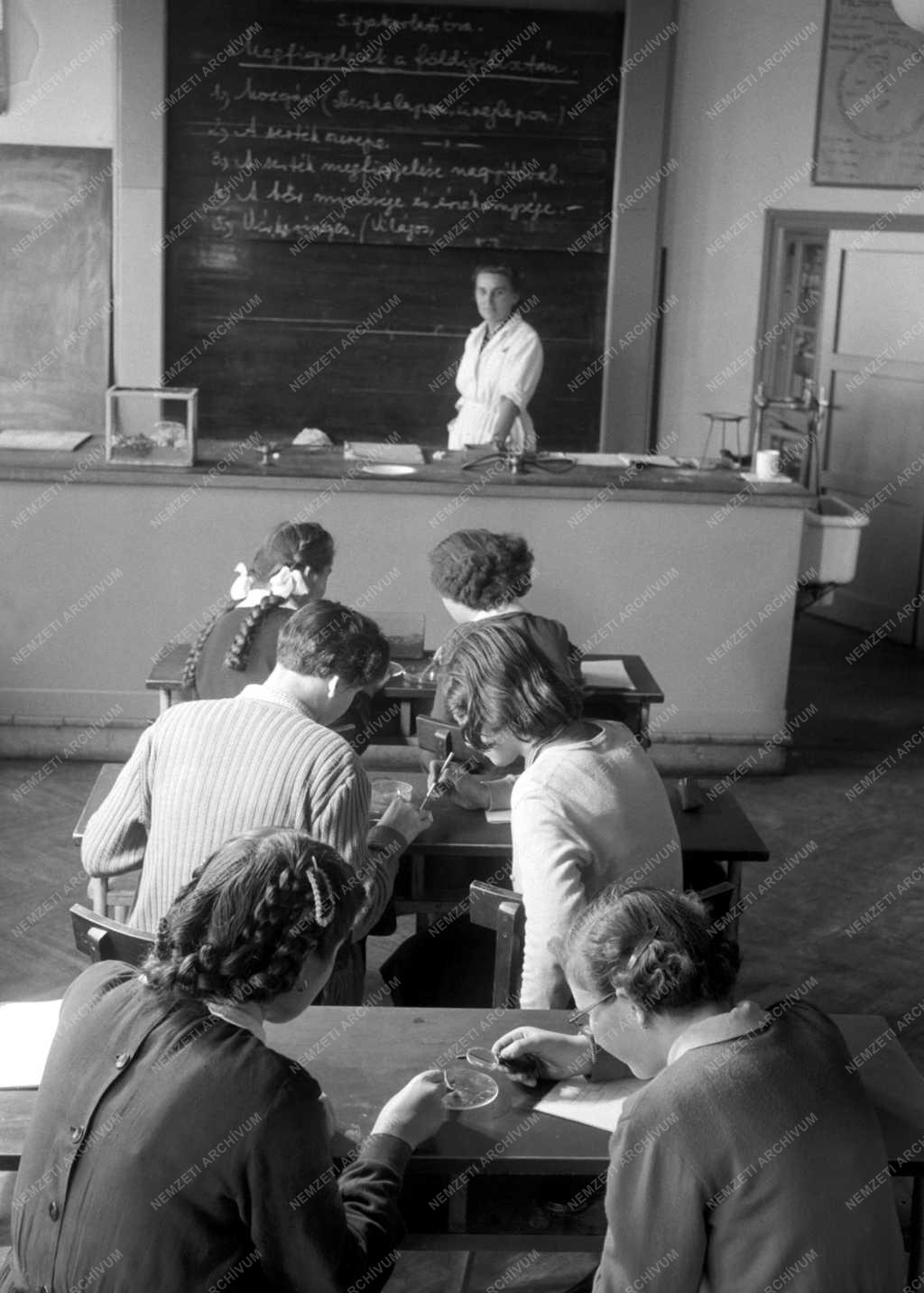 Oktatás - Gyakorlati óra a Jedlik Ányos Gyakorló Gimnáziumban  
