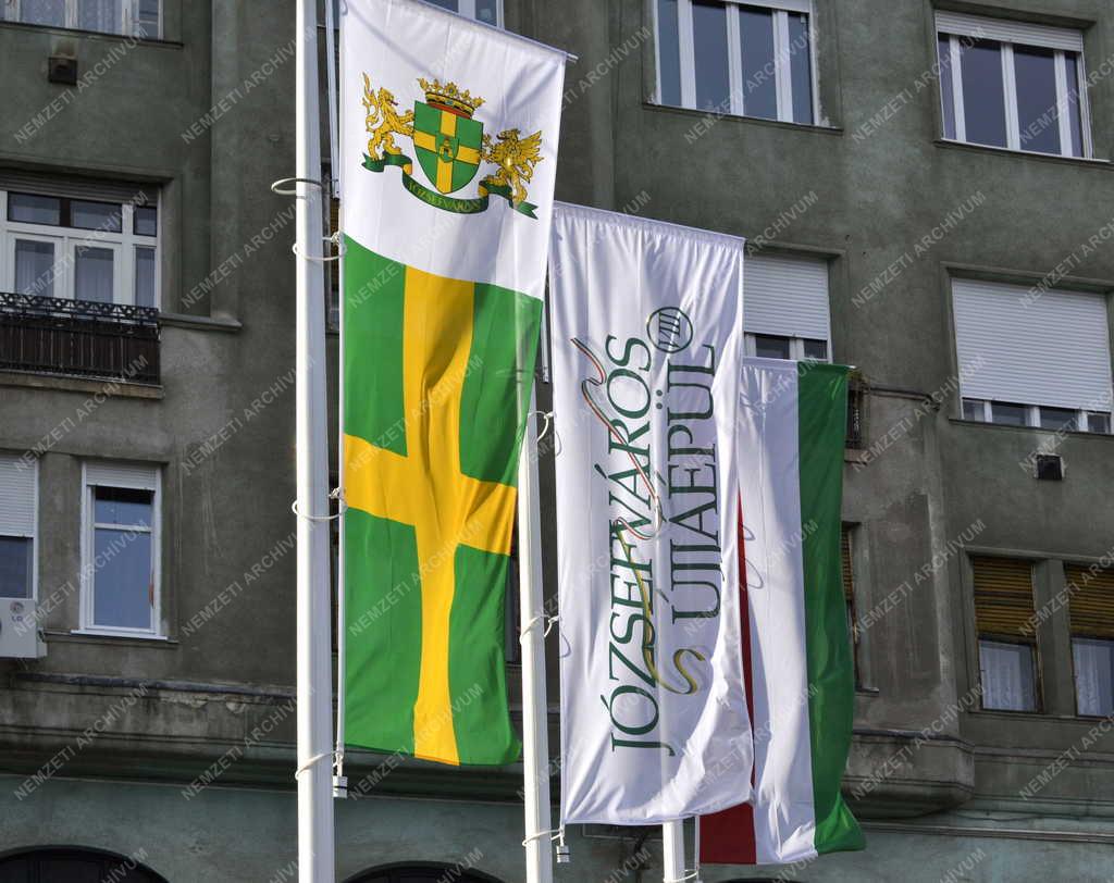 Jelkép - Budapest - Zászlók a Teleki téren