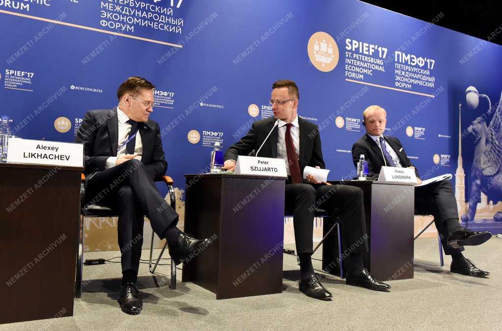 Szijjártó Péter Szentpéterváron