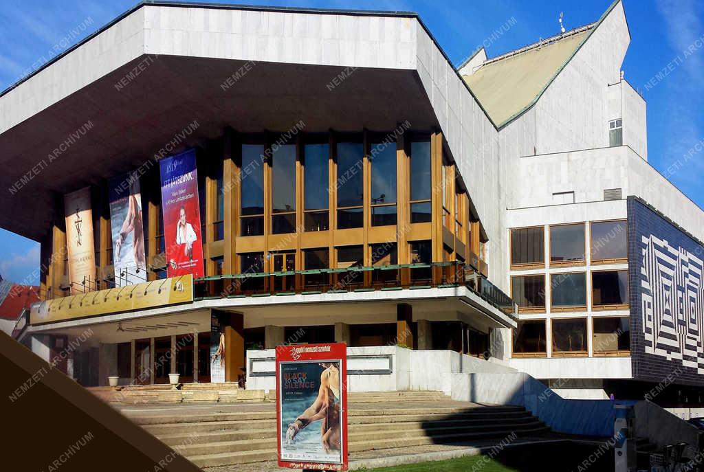 Kultúra - Győr - Negyven éves a Győri Nemzeti Színház épülete