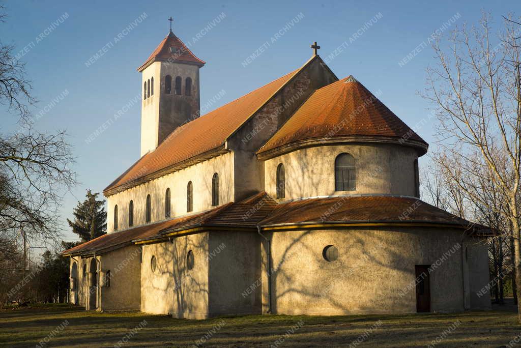 Egyház - Várbalog - Szentlélek-templom