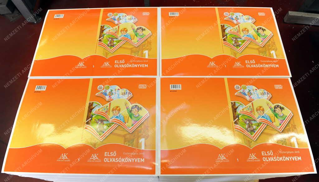 Nyomdaipar - Debrecen - Készülnek az új tankönyvek 