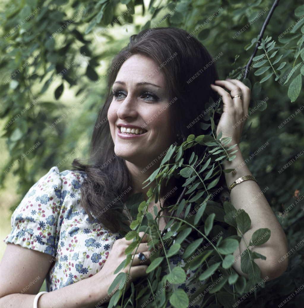 Kultúra - Domonkos Zsuzsa színésznő, operetténekes