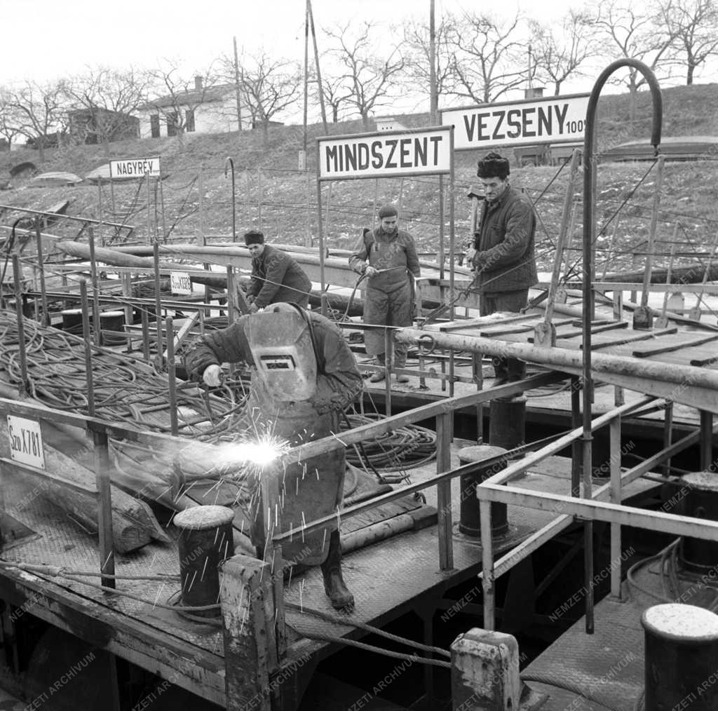 Közlekedés - Téli kikötőjavítás