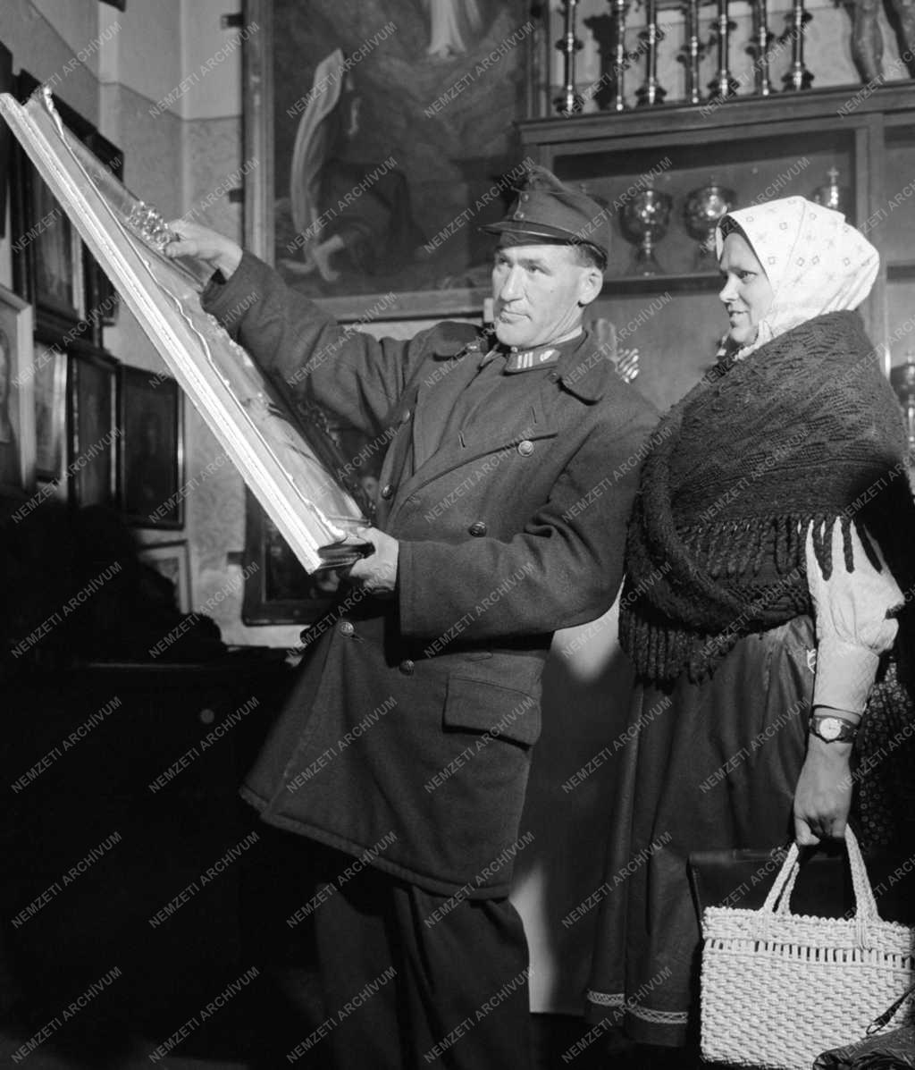 Kerskedelem - Kegytárgy árusítás