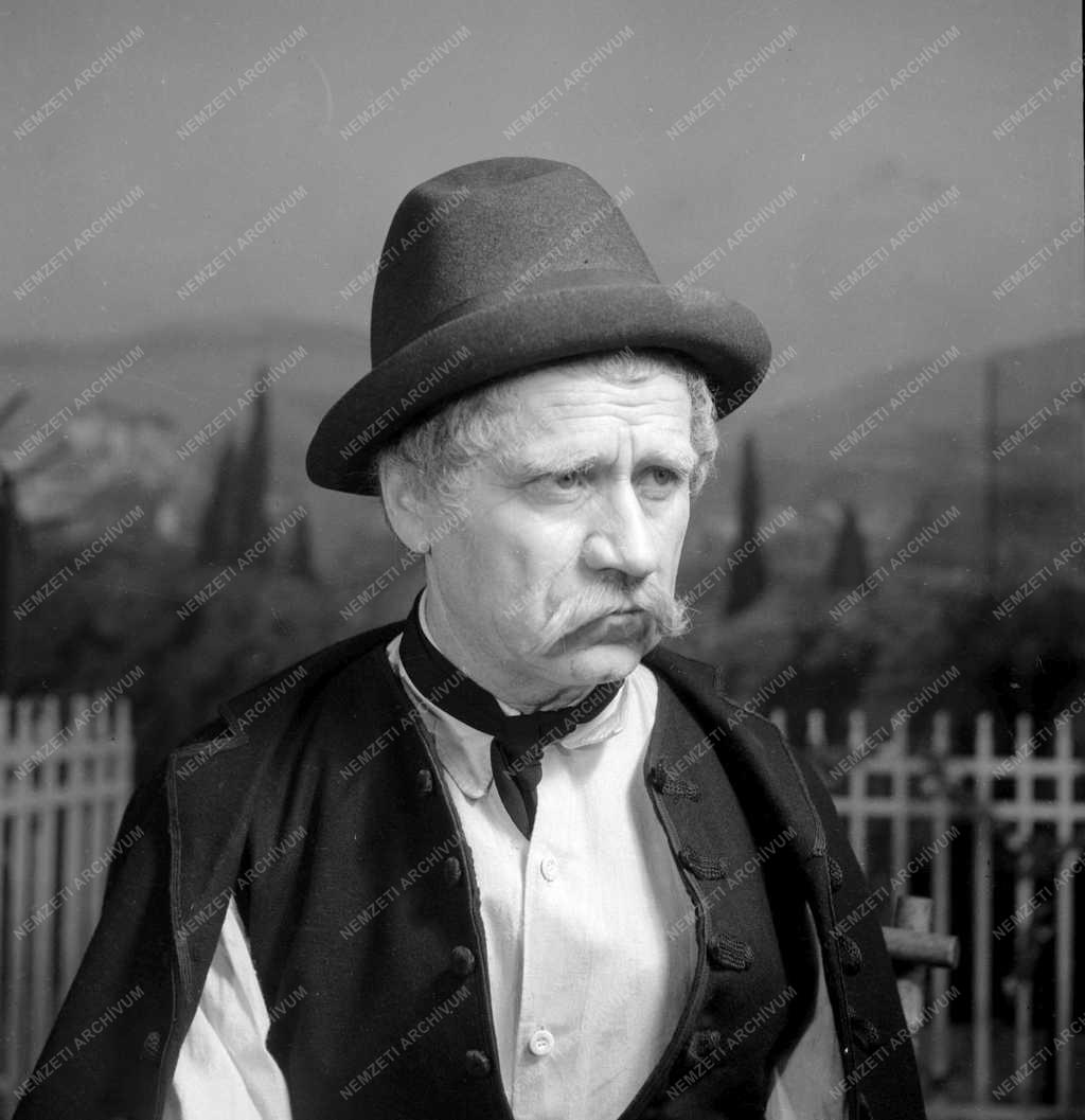 Kultúra - Színház - Illyés Gyula: Fáklyaláng