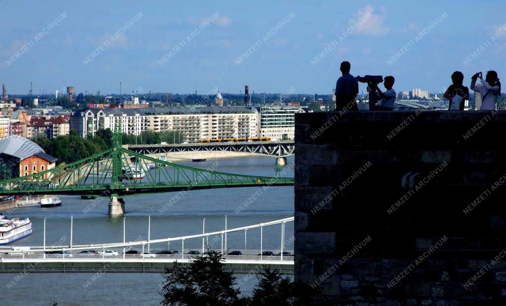 Városkép -Turisták Budapesten
