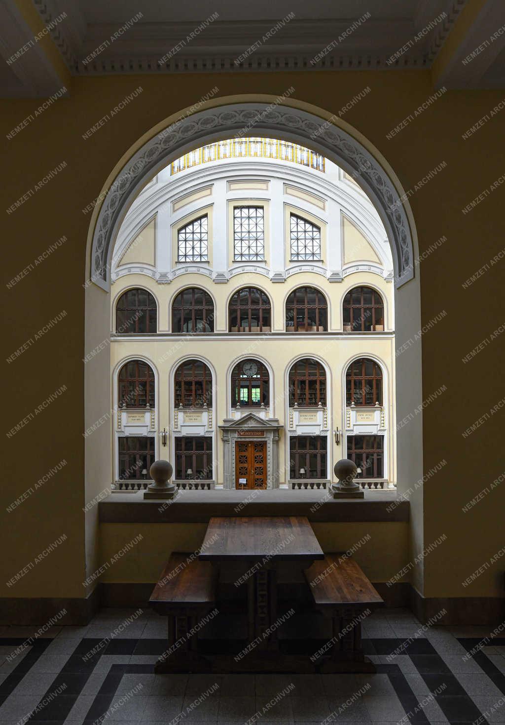 Felsőoktatás - Debrecen - 20 éves a Debreceni Egyetem