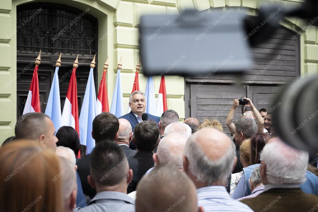 Voks 24 - Orbán Viktor országjáró kampánykörútja