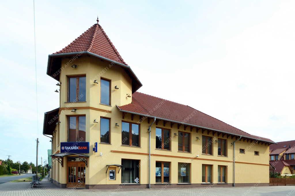 Pénzügy - Takarékbank fiók Jászszentlászlón