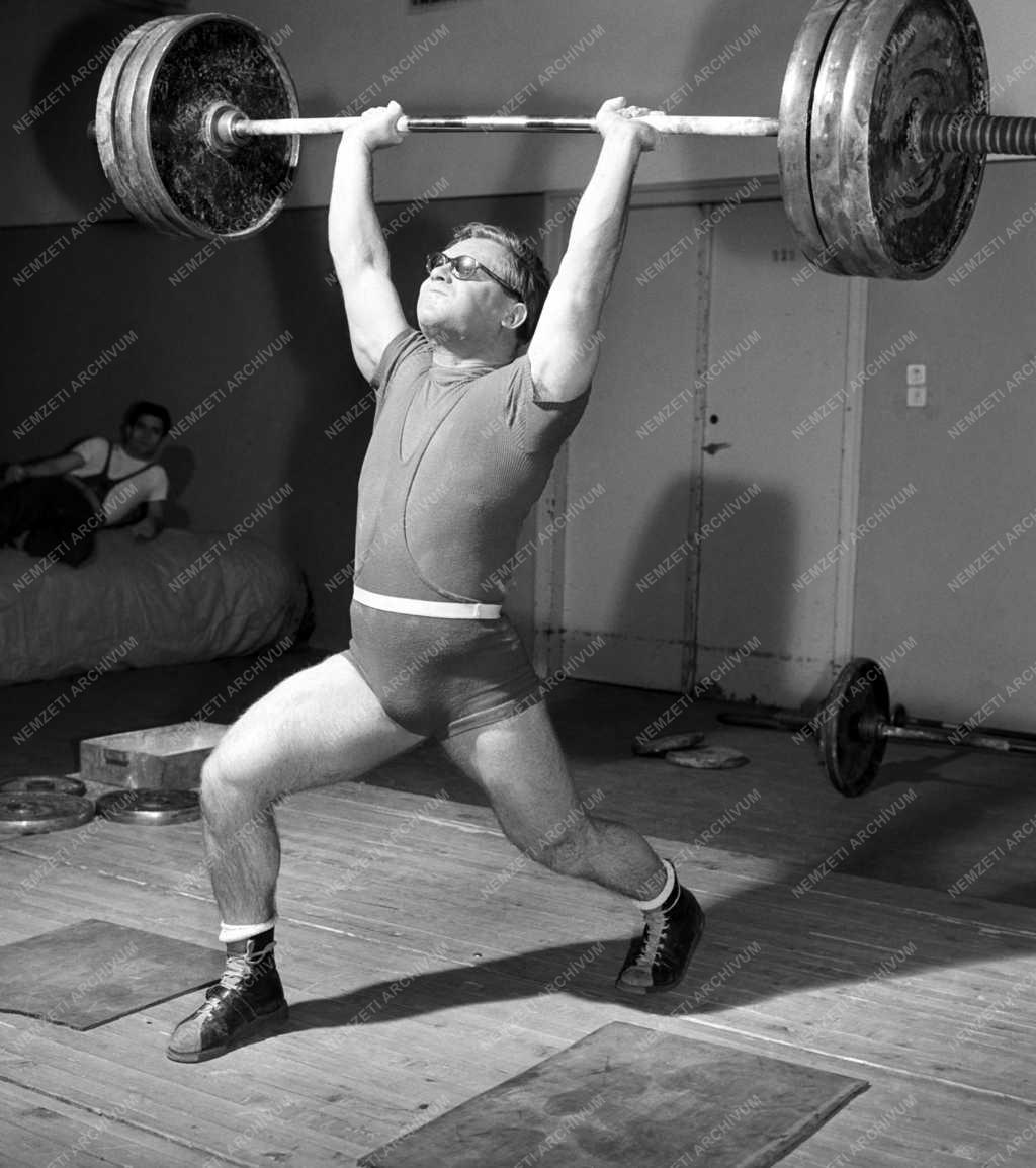Sport - Súlyemelés - Veres Győző
