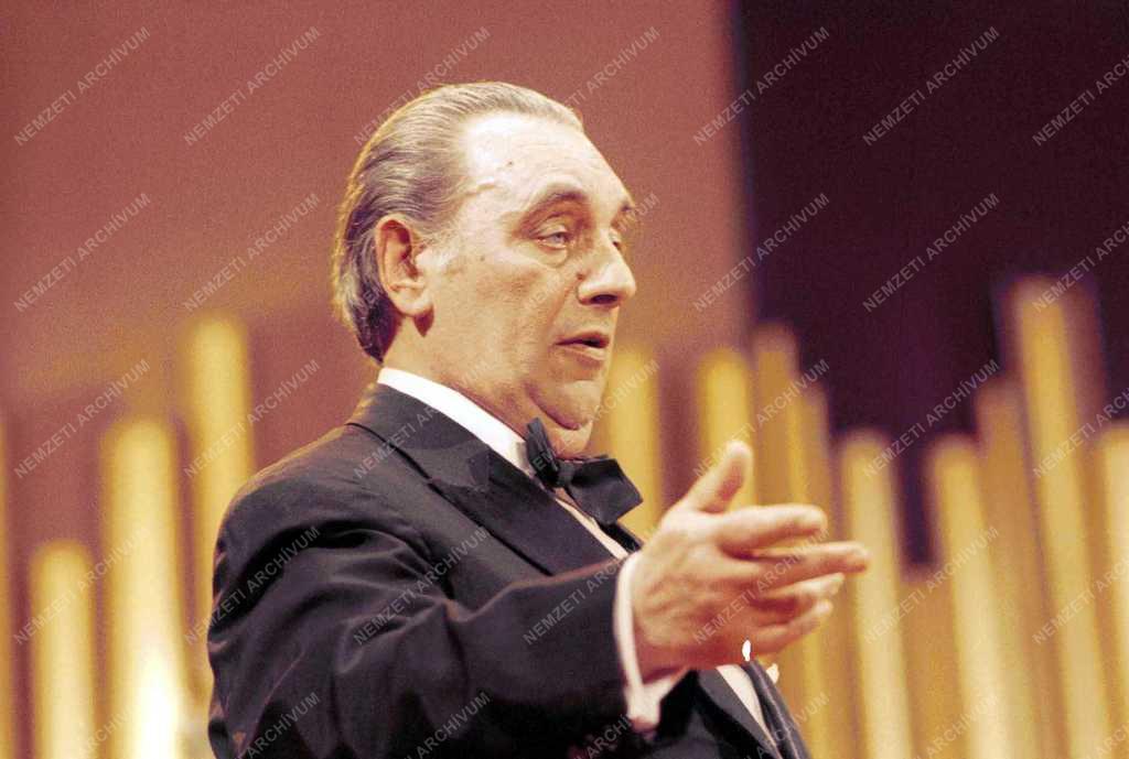 Domahidy László operaénekes