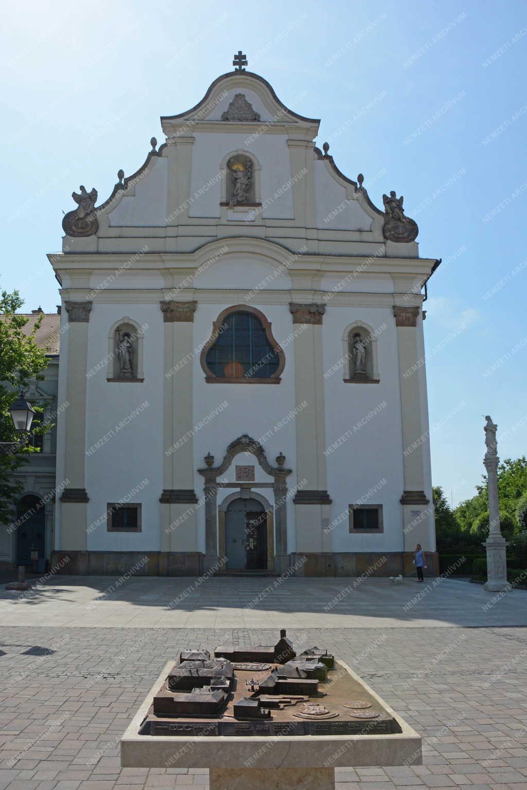 Érdekes - Vác - A Március 15. tér bronz makettje