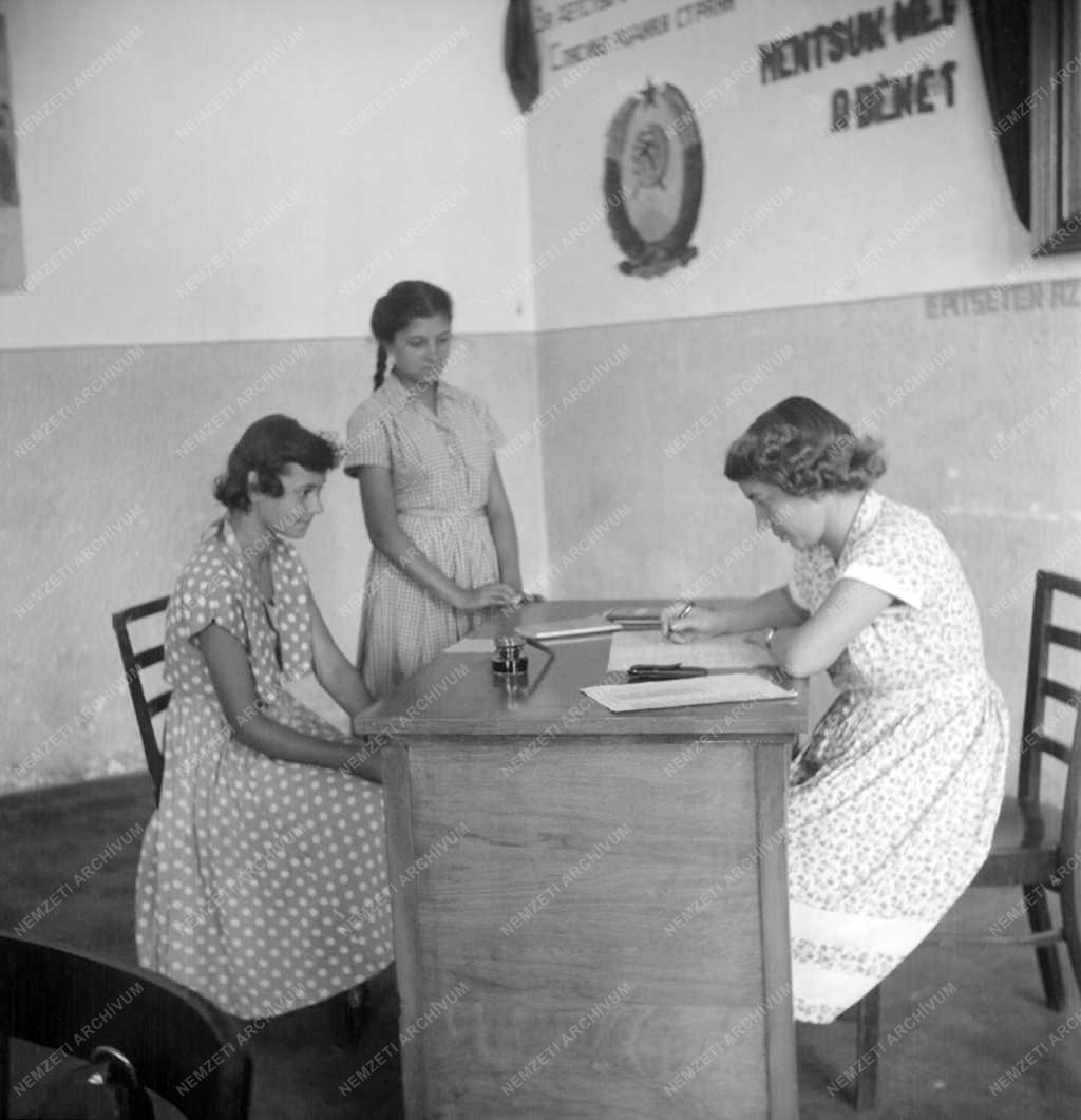 Beiratkozás a Harmat utcai általános gimnáziumba