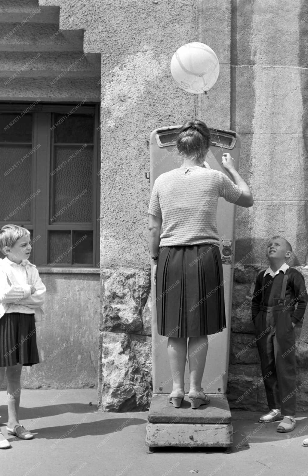 Életkép - Humor a pesti utcán