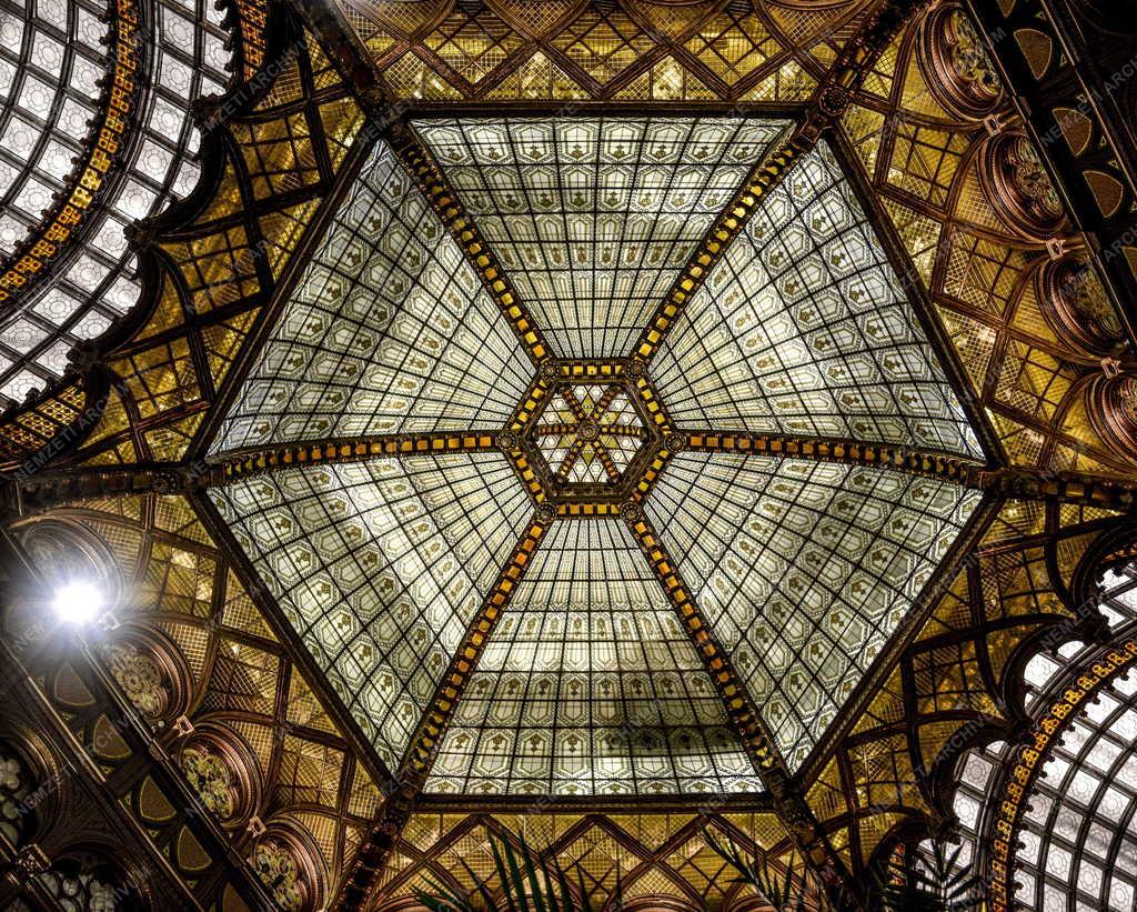 Városkép - Idegenforgalom - Párisi Udvar Hotel és Passage Budapest 