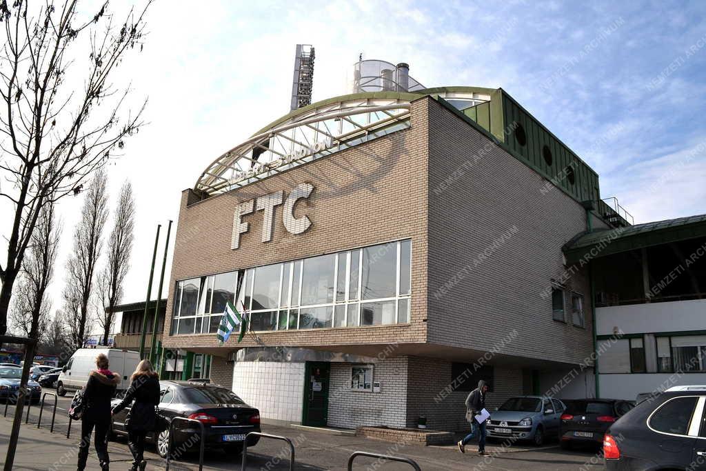 Sport - Bontás előtt az Albert Stadion