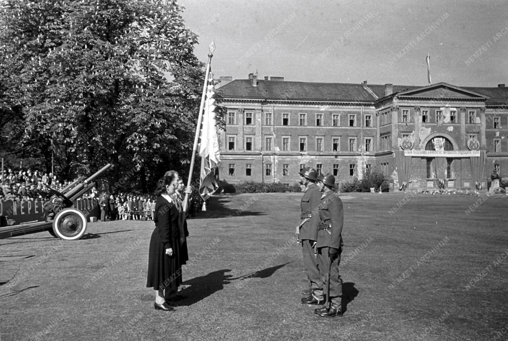 Honvédelem - Tisztek avatása a Kossuth Akadémián