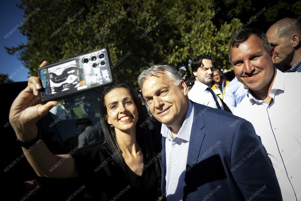 Voks 24 - Orbán Viktor országjáró kampánykörútja