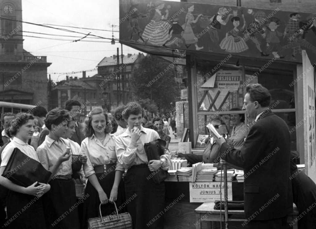 Kultúra - Költők napja az ünnepi Könyvhéten