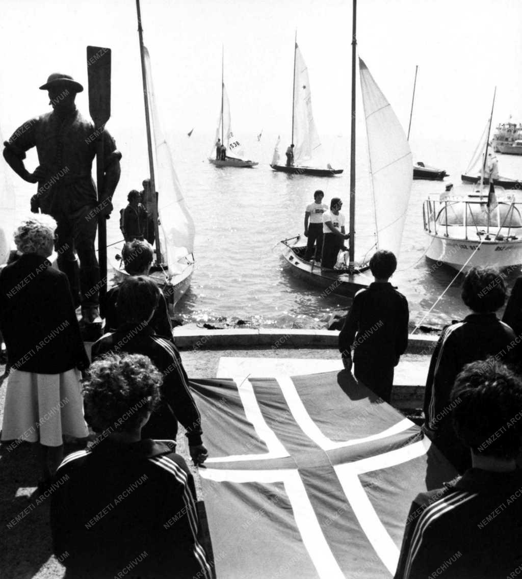 Sport - vitorlabontó ünnepség a Balatonon