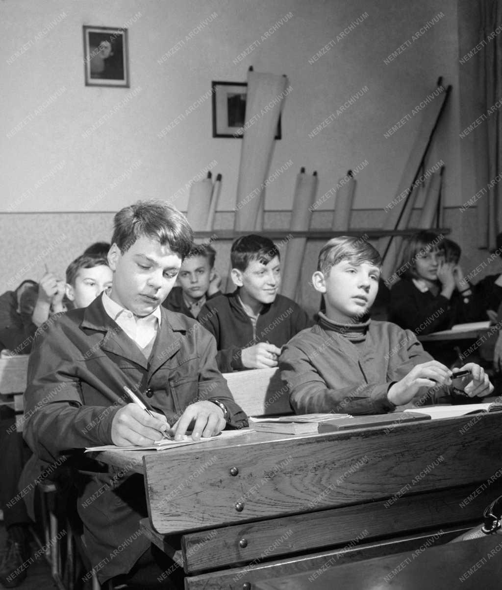 Verseny - Nemzetközi kulturális versenyen győztes magyar úttörő 