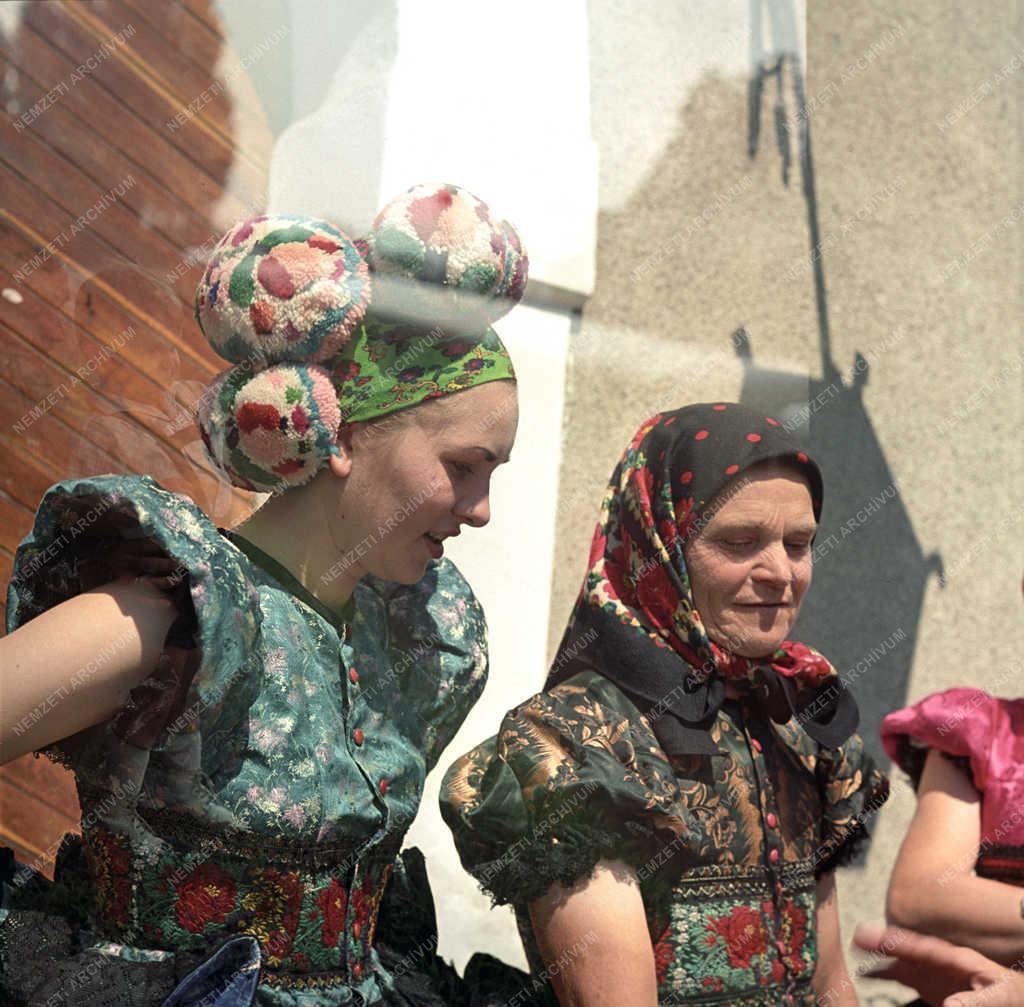 Néphagyomány - Matyó népviselet Mezőkövesden