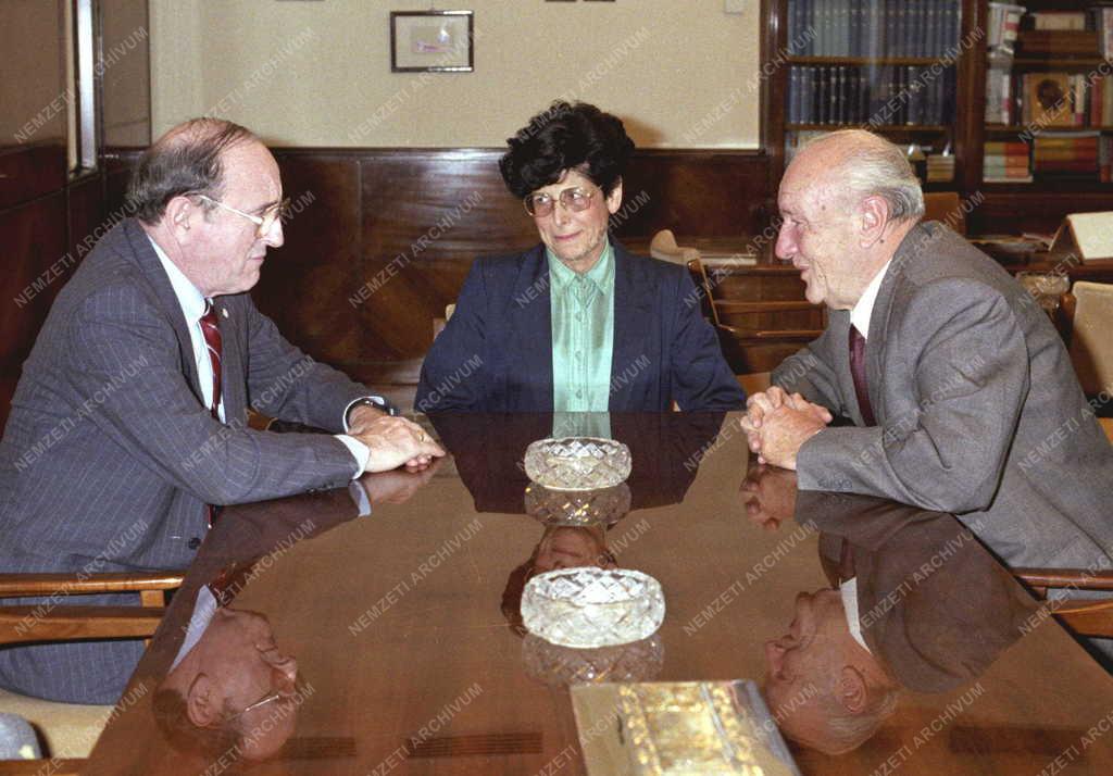 Külpolitika - Kádár János fogadta Bernard Lown-t