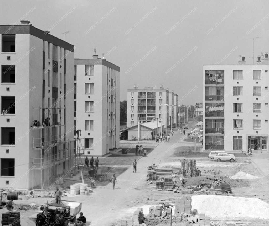 Városkép - Ipar - Épülő lakások a Lencsési úti lakótelepen