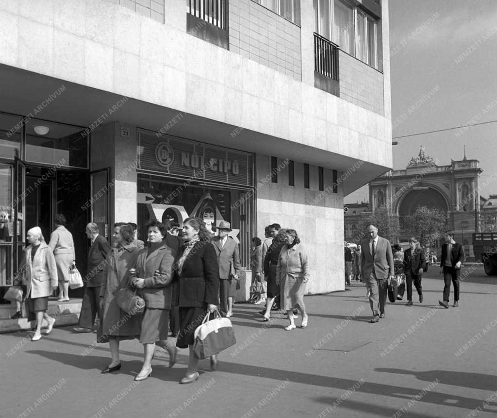 Kereskedelem - Cipőáruház nyílt a fővárosi Baross téren