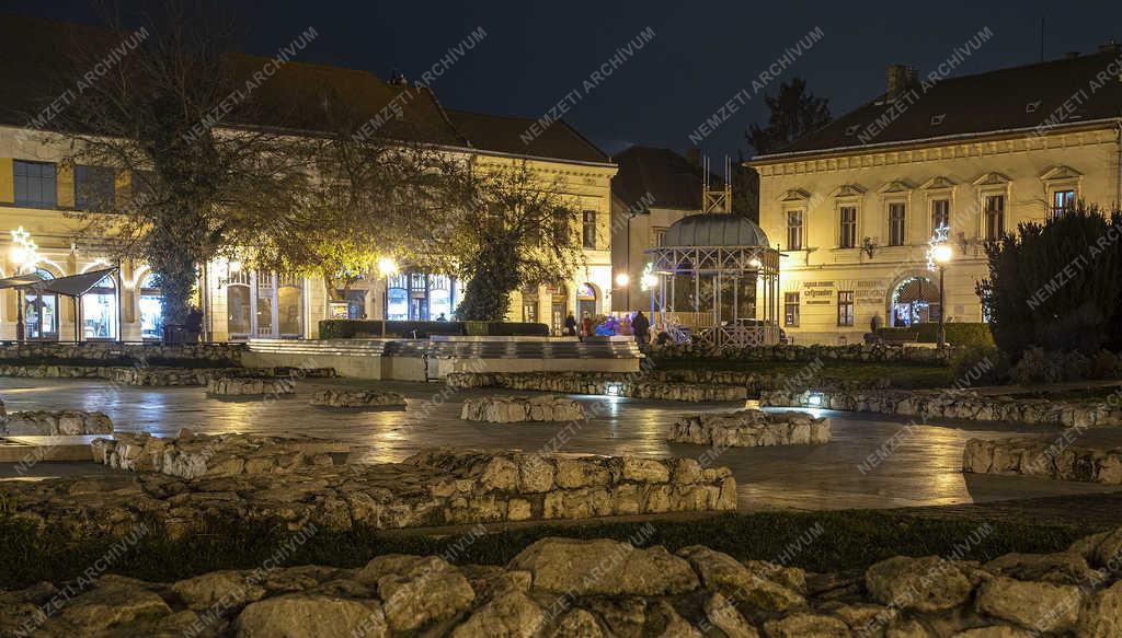 Városkép - Vác - Március 15-e tér