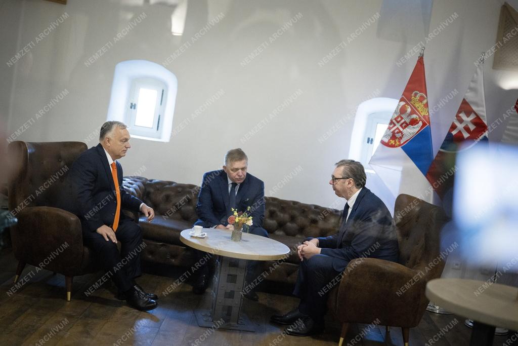 Magyar-szerb-szlovák csúcstalálkozó Révkomáromban