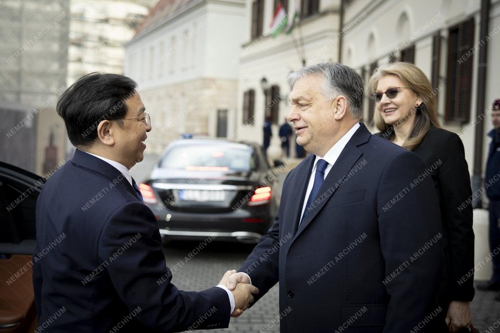 Orbán Viktor a BYD autógyártó vezetőivel tárgyalt