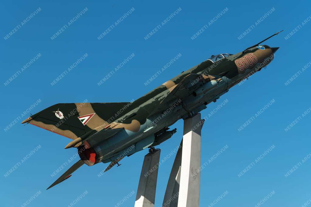 Kultúra - Mig-21 emlékmű Kecskeméten