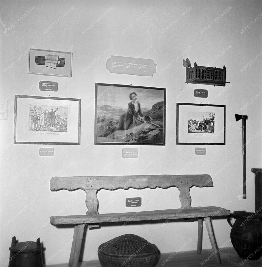 Kiállítás - Emlék és Ereklye