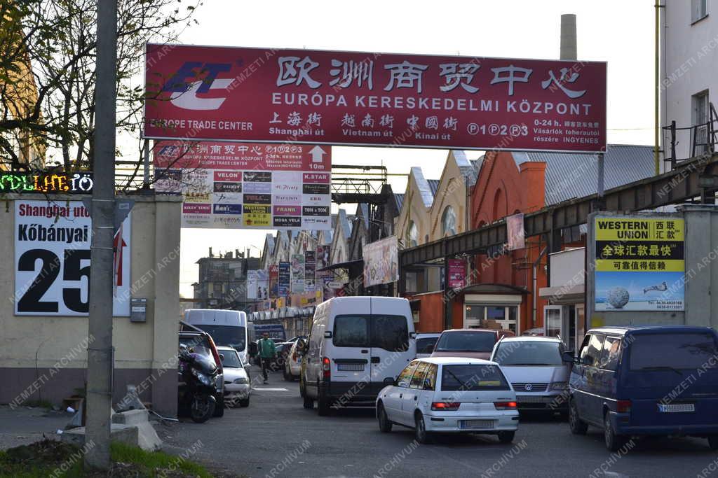 Kereskedelem - Budapest - Kínai áruház a Kőbányai úton