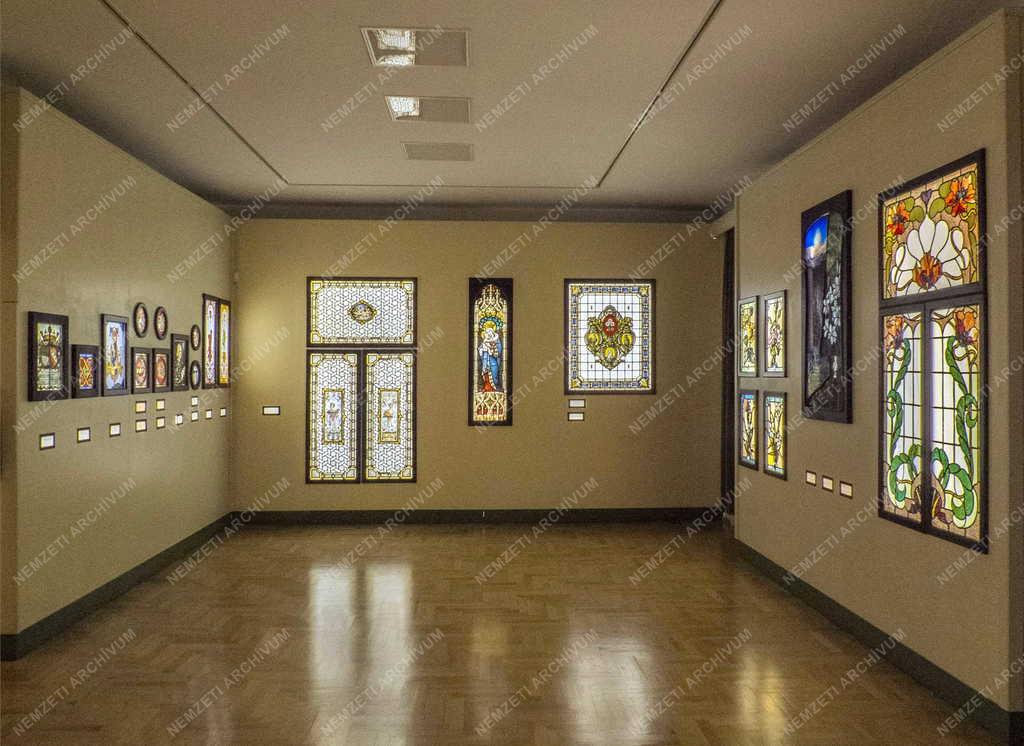 Épület - Budapest - Kiállítóterem a Róth Miksa Emlékházban