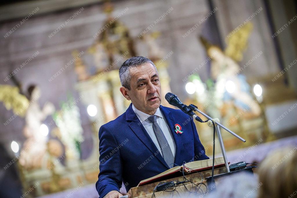 Felújították a Szentháromság templomot a Tolna vármegyei Tevelen