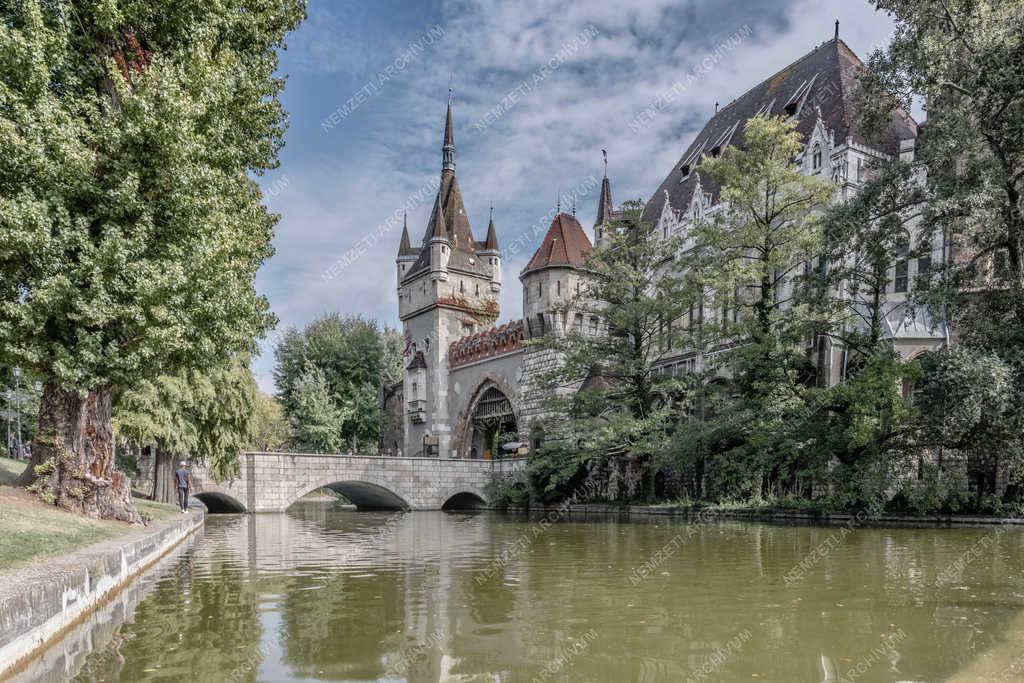 Műemlék épület - Budapest - Vajdahunyad vára
