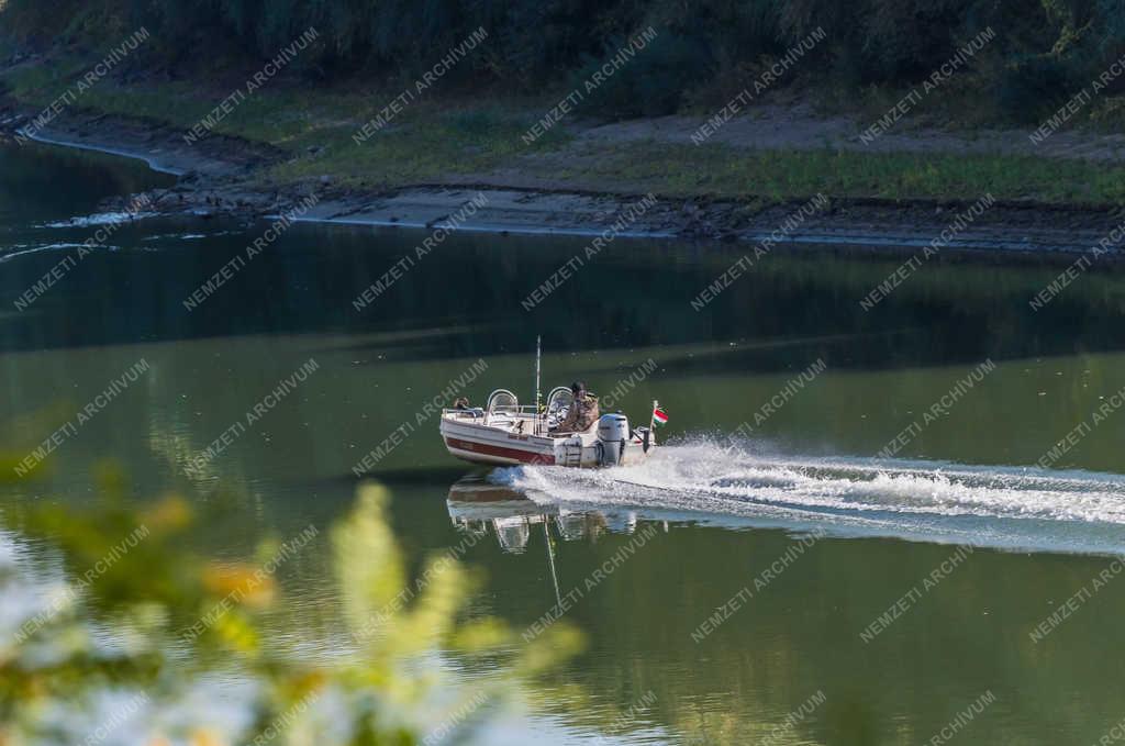 Turizmus - Szolnok - Vízi közlekedés a Tiszán 